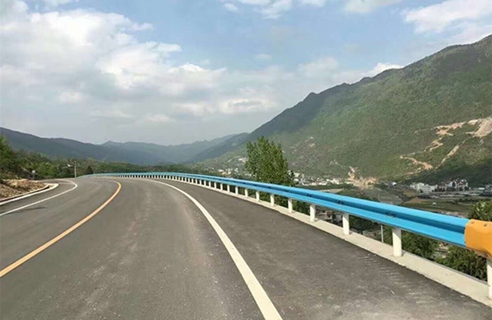 波形護欄的普通螺栓和防盜螺栓有什么不同之處？